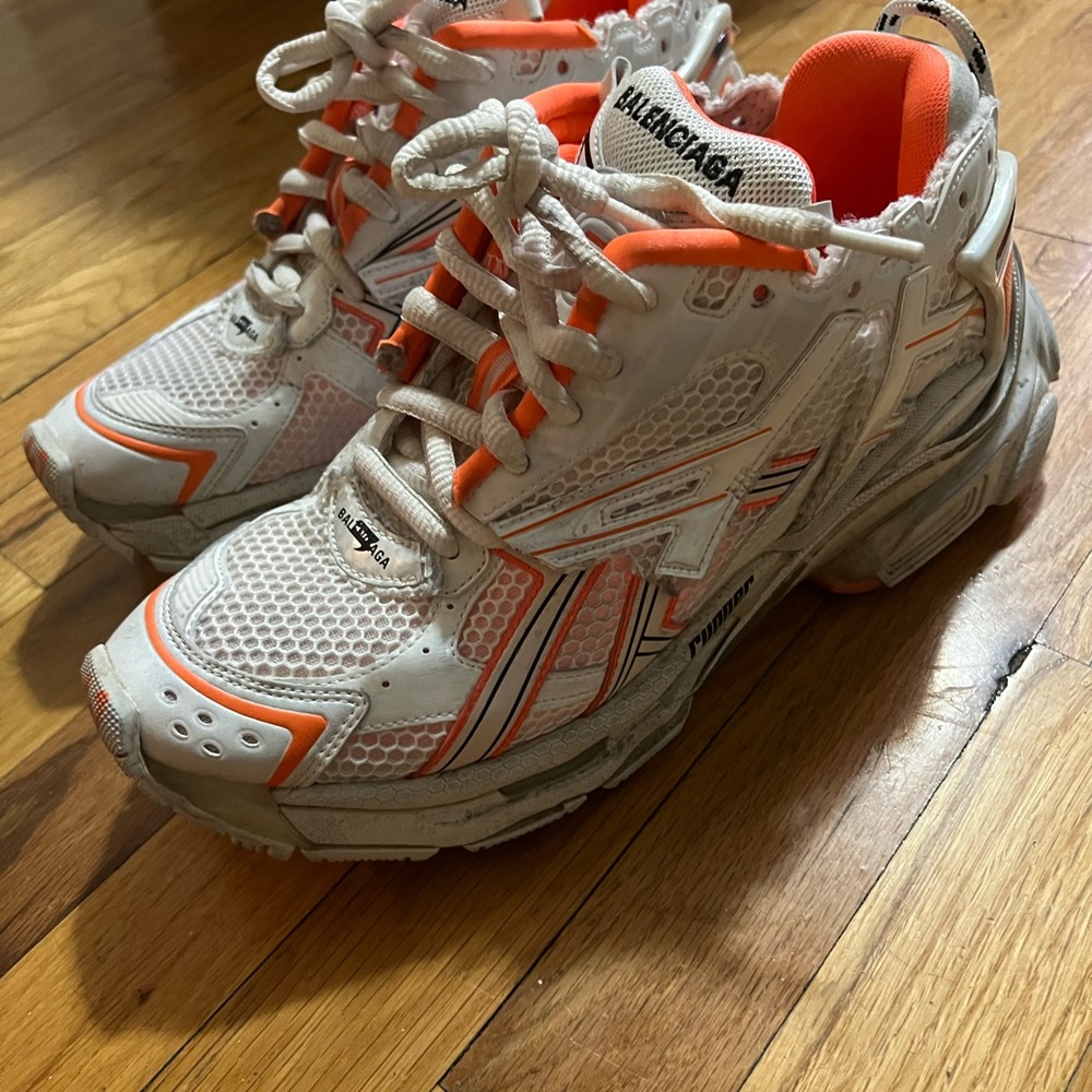 Balenciaga runner size 42. Worn once